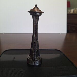 VINTAGE BRONZE MINI COLLECTIBLE SOUVENIR SEATTLE, WA, USA SPACE NEEDLE 5"